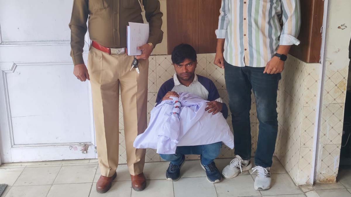 ताजपुर पहाडी के इस आरोपी को प्रतिबंधित नशीला पदार्थ गांजा सहित एक क्राइम ब्रांच बदरपुर की टीम ने किया गिरफ्तार.